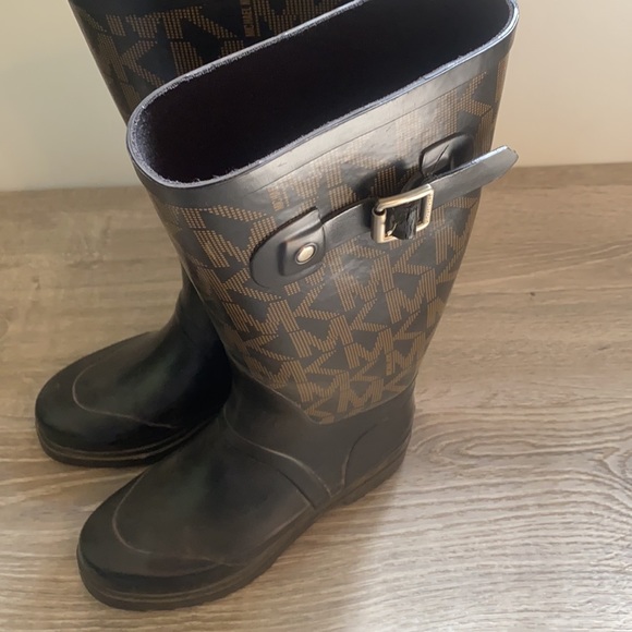 Michael Kors rain boots - Picture 3 of 12